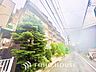 外観：◆サンサンと◆差し込む太陽の光がこのリビングに笑いをもたらす。ソファの上のクッションがポカポカした暖気にぬくぬくと微睡んでいる。