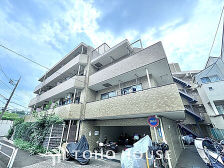 漂う上質な空気感、マンションに入れば「おかえりなさい」と笑顔で迎えてくれるエントランス。最良の心配りを感じるマンションでした。