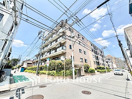 ◆共有空間◆些細な事でほっぺを膨らまして怒る君。それでも僕達はこれからも一緒だよ。喧嘩をしても離れたくないから一つはさんだ同じ場所にいる。分かるよ。そこに君が