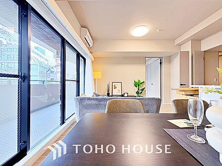 ◆瀟洒な空間◆落ち着きのある彩が見事に調和させた瀟洒な空間を演出。ここに集まる家族の会話と笑顔が絶え間なく続く幸せな空間。