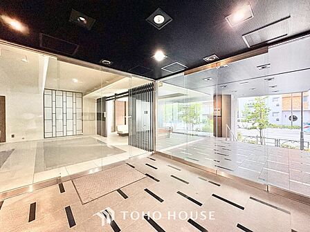 ◆トイレ◆トイレも全て新品に交換されており、清々しく新生活を始めることができます。白基調の清潔感のある空間に生まれ変わりました。