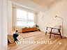 寝室：【PRIVATE ROOM】◆属毛離裏◆子は父を手本とし、母に愛育されて成長する。家族の深い繋がり。いつまでも大切にしたい。※この画像の家具の配置には、CGによる加工を施しております。