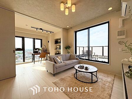 【Holiday of a home】◆季節外れのホームホリディ◆喧噪から離れ広々したリビングでゆったりと過ごす。そんな寛いだ休日もあっていい。だって『何もしない時を楽しむ』そんな贅沢な時間を愛する