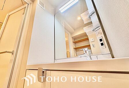 ここに集まる家族の会話と笑顔が絶え間なく続く幸せな空間。