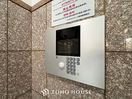 ◆隠された美しさ◆流麗な音楽が流れているような繊細でいながら整然かつ堅牢なこの空間。この空間は確かに美しい。しかし、そこには美しさ以上のものが隠されている。