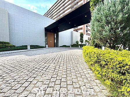ほんの少しのこだわり。ちょっとした色使いがその家がもつ雰囲気、趣（おもむき）を携え、暮らす家族や訪ねてくる友人・知人に新鮮な香りを運んできます。