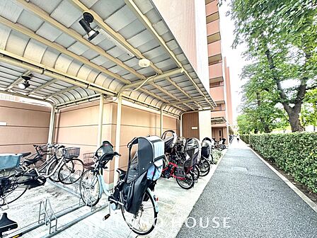 ほんの少しのこだわり。ちょっとした色使いがその家がもつ雰囲気、趣（おもむき）を携え、暮らす家族や訪ねてくる友人・知人に新鮮な香りを運んできます。