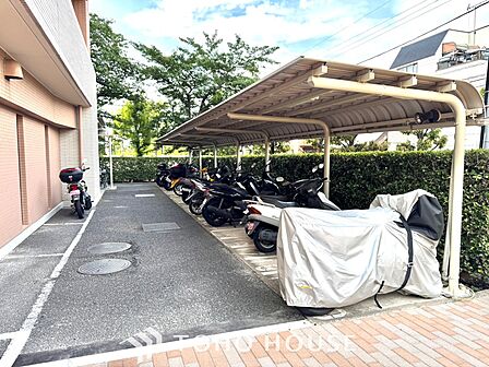 ほんの少しのこだわり。ちょっとした色使いがその家がもつ雰囲気、趣（おもむき）を携え、暮らす家族や訪ねてくる友人・知人に新鮮な香りを運んできます。