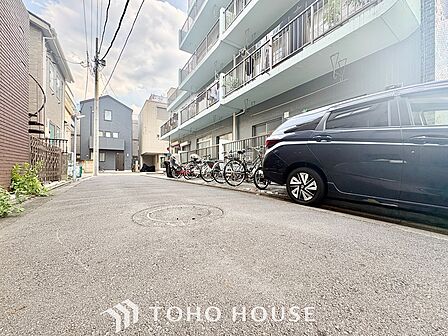 【ENTRANCE】◆家族◆家で家族と過ごす時間は限られている。帰りを待つ家族の元へと急ぐときの弾む思い。そんな思いを引き立てる邸宅。