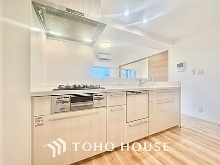 【KITCHEN】愛おしい家族との団欒の時間をより一層幸せなものに感じさせる煌びやかなLDK。輝かしい毎日が待っています。