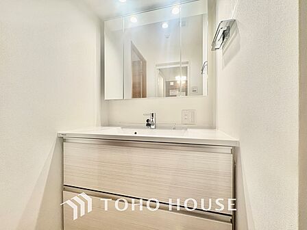 【WASHROOM】◆快適◆煌びやかな暮らしの中にも忘れたくない快適さ。大きな収納が助けてくれます。