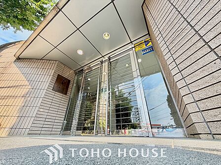目を閉じれば深緑の香り。五感を研ぎ澄まし、日々の疲れを心から癒してくれる。深呼吸するほどに爽やかな薫りたち込める新緑にそと微笑む私達。