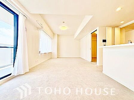 【リビング】ゆったりとした空間で、それぞれが自由に過ごせる物件です
