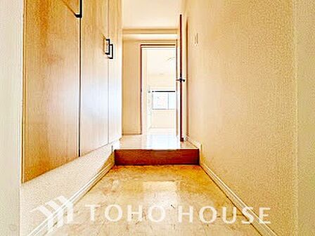 【Exterior】整ったフォルムが印象的な佇まい。シンプルだからこそ美しい設計。街と調和する住まいです。