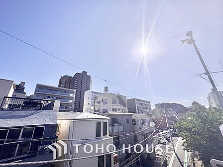 バルコニーからの眺望は開放感にあふれ、心安らぐひととき。