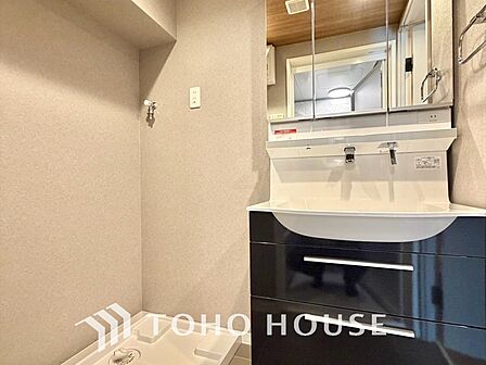 【WASHROOM】◆快適◆煌びやかな暮らしの中にも忘れたくない快適さ。大きな収納が助けてくれます。