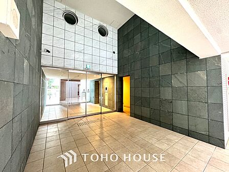 漂う上質な空気感、マンションに入れば「おかえりなさい」と笑顔で迎えてくれるエントランス。最良の心配りを感じるマンションでした。