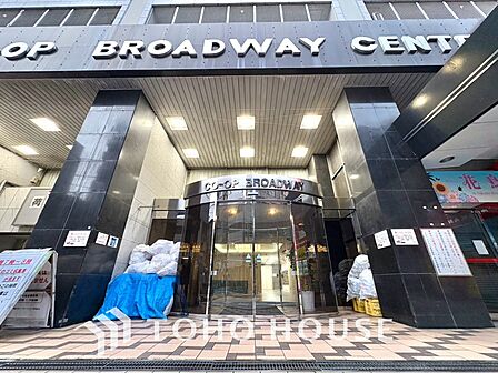 【ENTRANCE】◆家族◆家で家族と過ごす時間は限られている。帰りを待つ家族の元へと急ぐときの弾む思い。そんな思いを引き立てる邸宅。