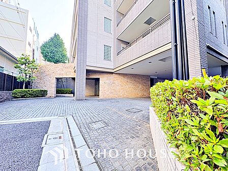 ほんの少しのこだわり。ちょっとした色使いがその家がもつ雰囲気、趣(おもむき)を携え、暮らす家族や訪ねてくる友人・知人に新鮮な香りを運んできます。