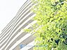 エントランス：【ENTRANCE】◆家族◆家で家族と過ごす時間は限られている。帰りを待つ家族の元へと急ぐときの弾む思い。そんな思いを引き立てる邸宅。