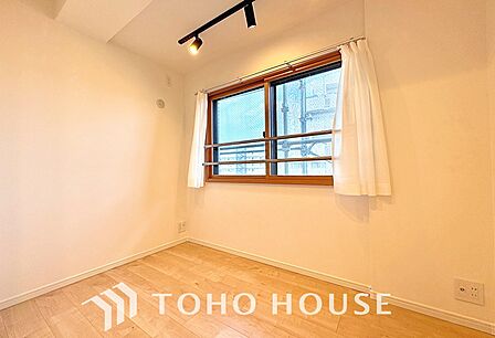 使いやすく、明るい洋室に仕上がります。子供部屋や趣味のお部屋にご利用できます。ご自身で家具などを配置し、素敵な空間を創り上げられます。