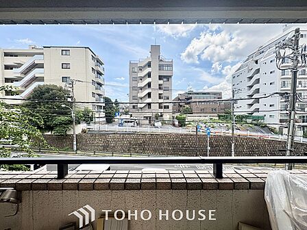 ここにはみんなが集い、食事と楽しい会話が始まる。話に夢中になりすぎて、ついつい時を忘れ夜半過ぎになってしまう。そんな束の間の幸せを感じさせてくれる場所でありたい。