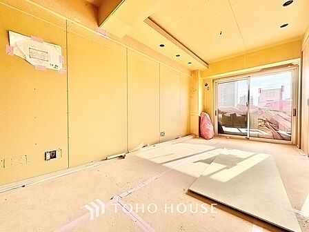 叶えたかったのは落ち着きのあるナチュラルな風合い、そして開放感があるリビング。優雅な気分に浸れる幸せな時間を家族が自然と集まりたくなるこの空間で。