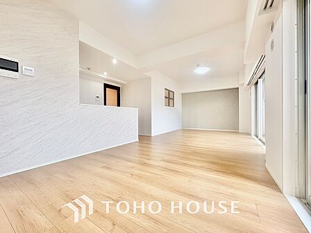 【LIVING】◆住む喜び、楽しさ、感動◆を君と共有したい。いつまでもずっと家族を見渡せるこの広い空間で。