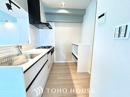 【Kitchen】光り眩い羨望のリビングへ。一歩一歩を踏みしめて家族の集う幸せの場所へ。すべてがクライマックスのマイベストホーム。