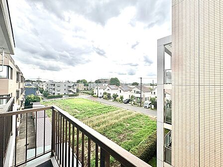 【外観】整った街並みに映える外観デザイン。住環境の良さを感じられる住まいです。