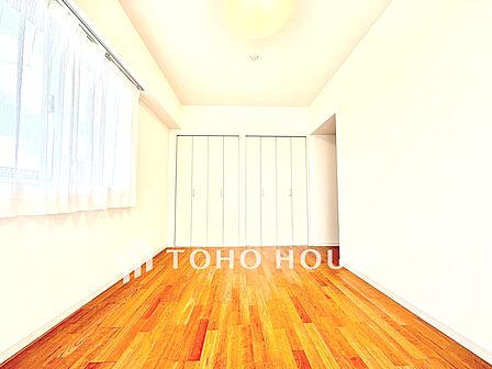 【居室】主寝室としても、お子様のお部屋としても使いやすい一室です。