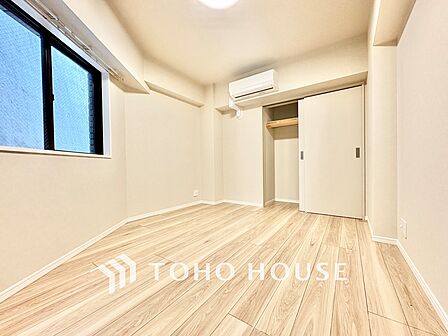◆間接照明◆オレンジ色の光が僕達を大人な気分にさせる。静かで優しく語りかけるその光は、今日の終わりを告げてくれ、でも明日にはいい事が必ず来るよ。そんな囁きが聞こえてくる