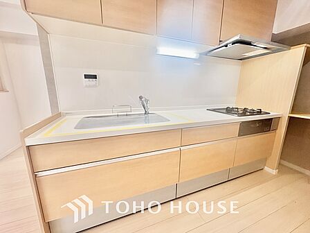 【KITCHEN】◆開放的◆後片付けが楽なシステムキッチン。収納スペースの充実！