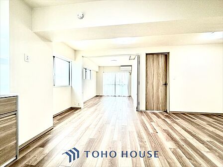 【LIVING】◆眩い◆光が燦々と入り、家族の笑顔を照らす。「いつまでも続いて」と願う夢のような毎日がここにある。