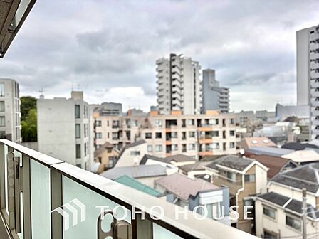 【BALCONY】◆BLUE SKY◆自然の心地よさに包まれる。大開口の外に広がるのは爽やかな青空。