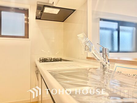【KITCHEN】◆開放的◆後片付けが楽なシステムキッチン。収納スペースの充実!