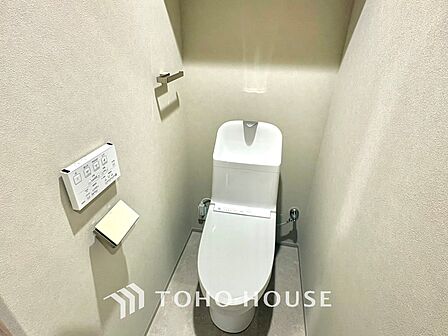 【トイレ】落ち着いた空間に仕上がっており快適にご使用できそうです。