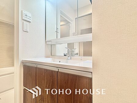 【WASHROOM】◆快適◆煌びやかな暮らしの中にも忘れたくない快適さ。大きな収納が助けてくれます。
