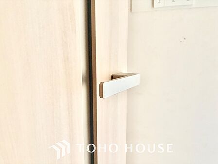 使いやすく、明るい洋室に仕上がります。子供部屋や趣味のお部屋にご利用できます。ご自身で家具などを配置し、素敵な空間を創り上げられます。