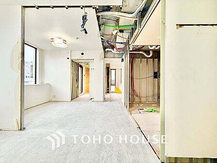◆色彩◆この空間に放たれた光は華美なまでに演出されたデザイン。流れる時をより芳醇なコーヒーの様な色彩奏でるアダージョ。そして情景豊かな作品のような暮らしがイメージできる。