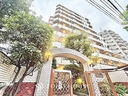 ちょっとした色使いがその家がもつ雰囲気、趣(おもむき)を携え、暮らす家族や訪ねてくる友人・知人に新鮮な香りを運んできます。