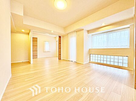 【リビング】ゆったりとした空間で、それぞれが自由に過ごせる物件です