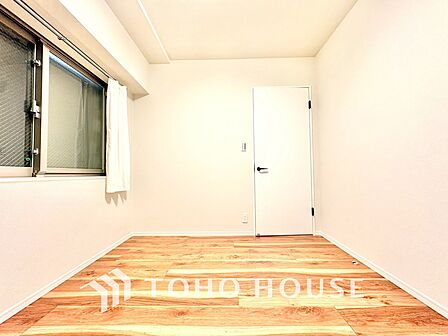【居室】ゆったりとした広さで、ベッドを置いても余裕のある空間です。