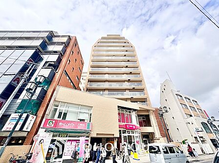 【そよぐ風、緑の香り】澄み切った空気。移ろう季節の中、ゆっくりと流れる時間を、大切な人と愛でる至福。幸せを噛みしめる穏やかな生活。
