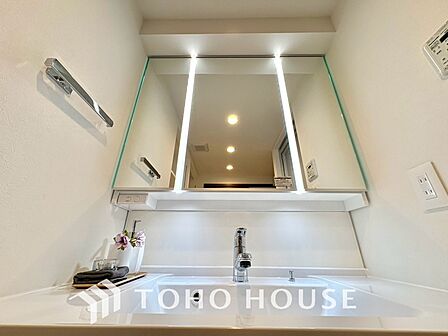 【WASHROOM】◆快適◆煌びやかな暮らしの中にも忘れたくない快適さ。大きな収納が助けてくれます。