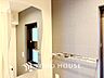 洗面：【WASHROOM】◆快適◆煌びやかな暮らしの中にも忘れたくない快適さ。大きな収納が助けてくれます。