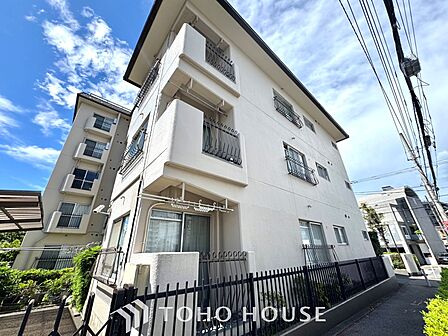 ほんの少しのこだわり。ちょっとした色使いがその家がもつ雰囲気、趣（おもむき）を携え、暮らす家族や訪ねてくる友人・知人に新鮮な香りを運んできます。