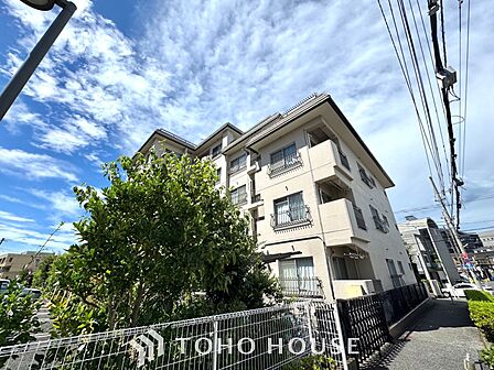 ほんの少しのこだわり。ちょっとした色使いがその家がもつ雰囲気、趣（おもむき）を携え、暮らす家族や訪ねてくる友人・知人に新鮮な香りを運んできます。