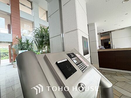 【smart design】太陽の光をスマートにリビングへ。優しくいざなわれた採光が朝は目を覚ませ、昼はくつろぎ、そして夕刻には温もりを与える。