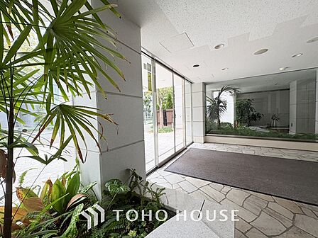 【Private room】家族個々の安らぎの空間。プライベートなBedRoomは暮らす方の感性で造り上げたいもの。誰もが好みで飾れるシンプルな室内に仕上げてあります。